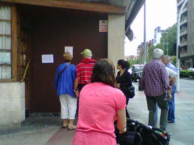 Una mujer fallece en el pórtico de Santa María cuando iba al funeral de su marido