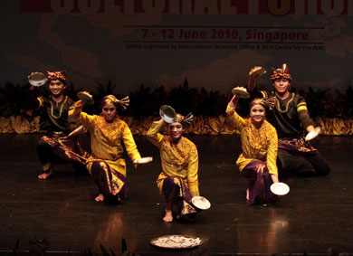 Danzas del lejano Oriente protagonizan el Certamen Internacional de Folklore