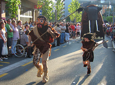 Ocho cuadrillas pondrán la nota de color al desfile de disfraces de ‘Santanatxu’