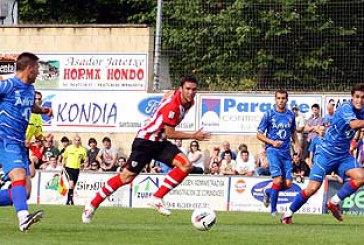 El Amorebieta mantiene el tipo frente al Athletic ante un entregado público