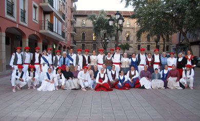 Kriskitin dantza taldea Menorcara doa