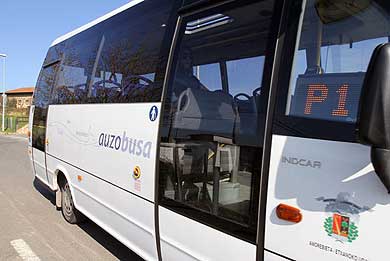 El Auzobusa se sustituirá por un servicio de taxi que conectará los barrios con el centro urbano