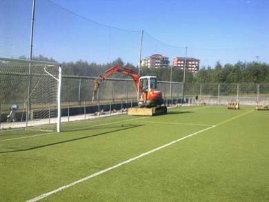 El campo de fútbol de Txolon contará con hierba artificial de última generación
