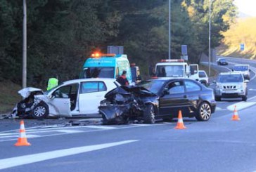 Cuatro jóvenes heridos de consideración en dos accidentes en Elorrio y Durango