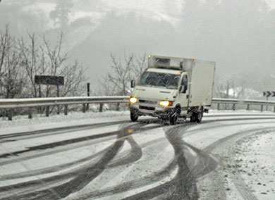 Urkiola y Kanpazar se abren parcialmente al tráfico
