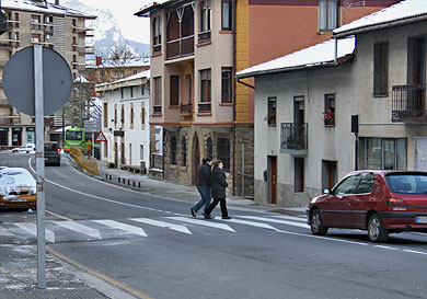 El Ayuntamiento reduce la altura de seis pasos elevados