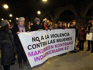 Condenan las agresiones sufridas por tres mujeres en Durango, Abadiño y Ermua