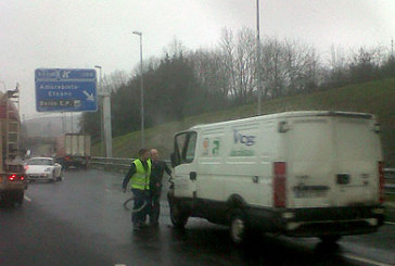 Un herido en la colisión entre un camión y una furgoneta en la A-8 en Amorebieta
