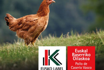 Sabor del pollo criado libre en pradera
