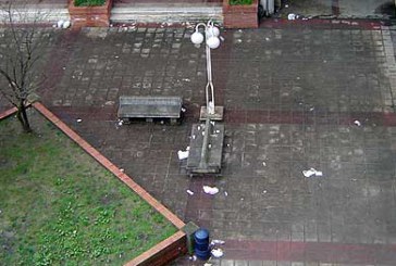 Ruidos y suciedad tras el botellón en Plateruen plaza