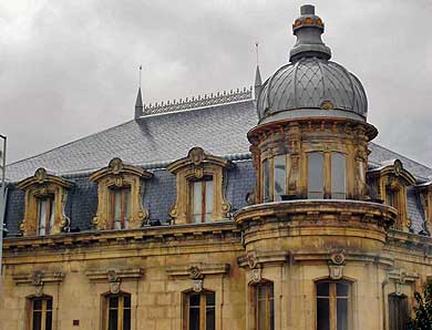 El Palacio Garai renueva la cubierta de pizarra y zinc