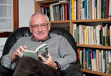 Anjel Lertxundi idazleak poesia jardunaldiak zabalduko ditu gaur arratsaldean