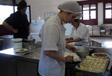 Behargintza ofrece cursos de camarero y servicios turísticos para personas desempleadas