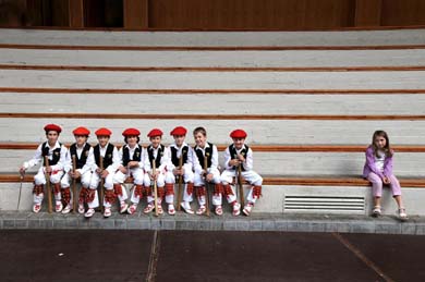 Dantza autoktonoen egoerari buruzko mahai-ingurua