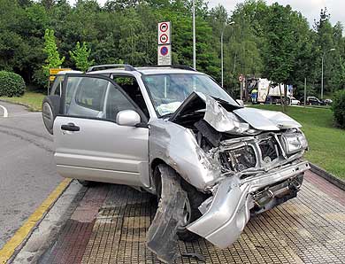 Nueva colisión entre un camión y un todoterreno en la rotonda de Tabira