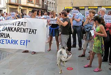 Sonoras pitadas contra los recortes
