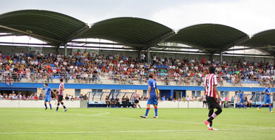Un valiente Amorebieta le planta cara al Athletic