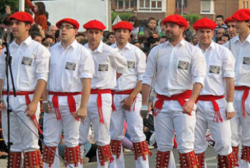 El grupo de danzas Iluntze celebra mañana su trigésimo aniversario en Matiena