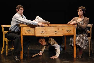 Los portugueses de Chapitô desdramatizan la muerte con una comedia de humor negro