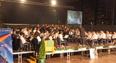 Silboberri mezcla danza y txistu contemporáneo y clásico en su concierto de fiestas