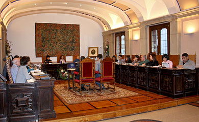 PNV y PSE-EE aprueban una subida del 2,5% de las tasas e impuestos para 2013