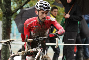 El ermuarra Aitor Hernández vence en Elorrio y reduce distancias con Murgoitio