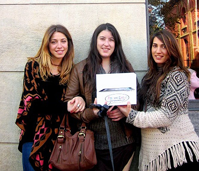 Lucia Aramendia,???Salerosketak be, euskeraz??? egitasmoaren lehenengo tabletaren irabazlea