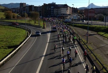 Alrededor de 8.000 ciclistas en el homenaje a Iñaki Lejarreta