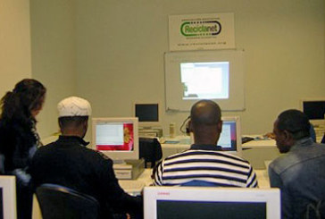 El Ayuntamiento dona material informático para personas en riesgo de exclusión social