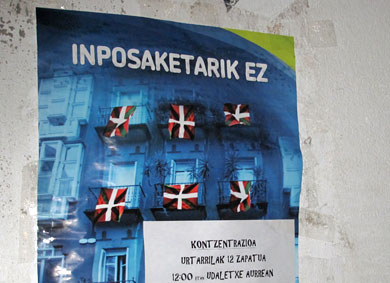 Bildu pide ???sacar la ikurriña a la calle??? frente a la imposición de la bandera española