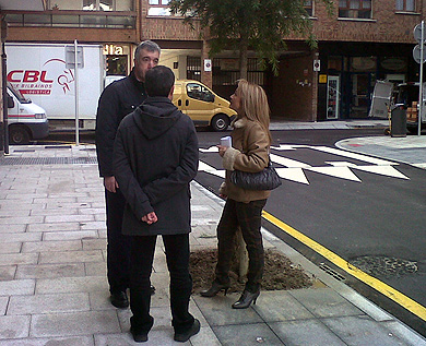 Las obras en las calles Urbano Larruzea y Juan Altzaga mejoran el tránsito peatonal