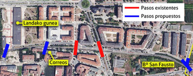 El PSE-EE propone acondicionar tres nuevos pasos peatonales sobre las vías del tren