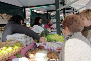 El buen tiempo anima la Emakumeen Azoka