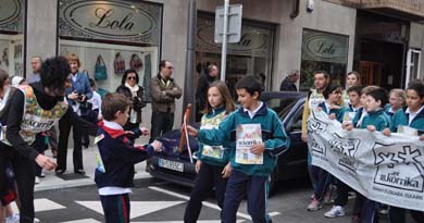 Ehundaka umek Korrika Txikian parte hartu dute