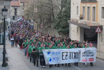 Cientos de personas se manifiestan en apoyo a las plantillas de San Eloy e Iketz