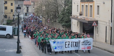 Cientos de personas se manifiestan en apoyo a las plantillas de San Eloy e Iketz
