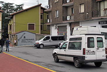 Vecinos de Zelaieta recogen firmas contra la peatonalización de varias calles