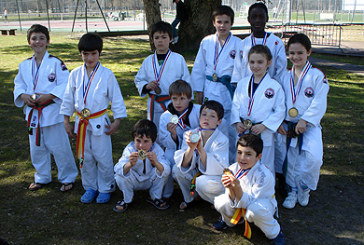 El equipo de judo de Durango se cuelga una docena de medallas en Francia