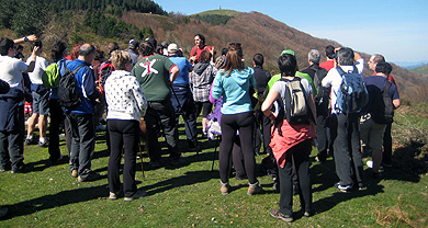 62 personas participan en la visita guiada a Saibigain