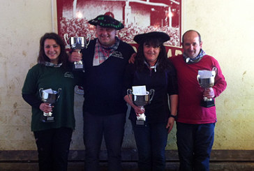 Iñaki Izurza y Josune Sarrionandia, campeones de Bizkaia de bolos