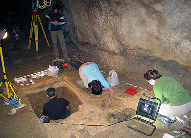 Arqueólogos mostrarán en Mañaria los hallazgos de la cueva de Askondo