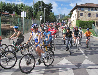 Iurreta reclama mejoras en la señalización para reforzar la seguridad de los ciclistas