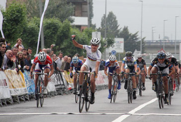 Marianne Vos no da tregua y gana al sprint la primera etapa de la Emakumeen Bira