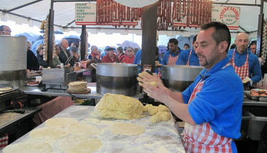 El mal tiempo no puede con la devoción a San Antonio