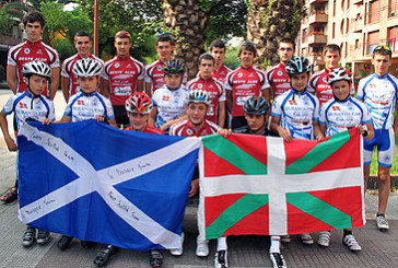 ‘Intercambio sobre ruedas’une a jóvenes txirrindularis escoceses y durangarras