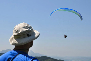 Elorrio acoge la séptima concentración de parapentes