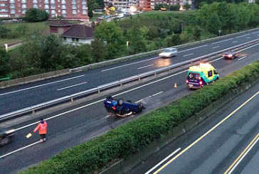Cerrado un carril de la A-8 en Amorebieta, en sentido Bilbao, por el vuelco de un turismo