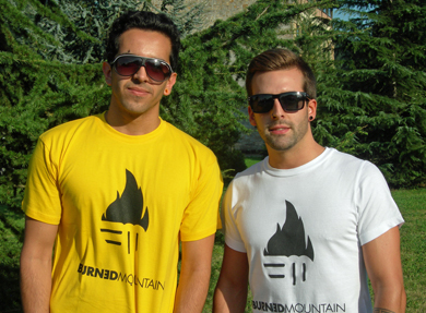 Dos jóvenes de la comarca lanzan su propia marca de ropa