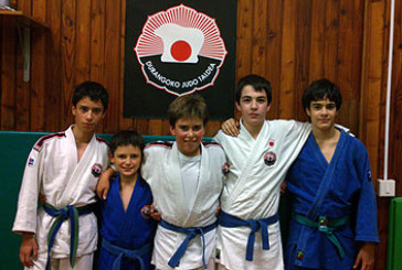 La buena conexión alza a los judokas del equipo sub-15 de Durango a lo más alto del podio