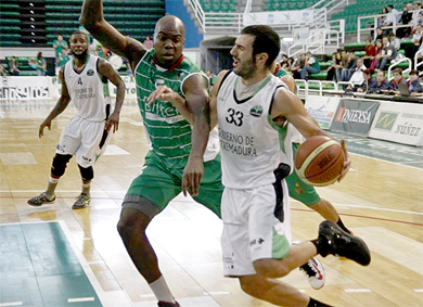 Un impresionante segundo cuarto marca la victoria del Zornotza ante el líder